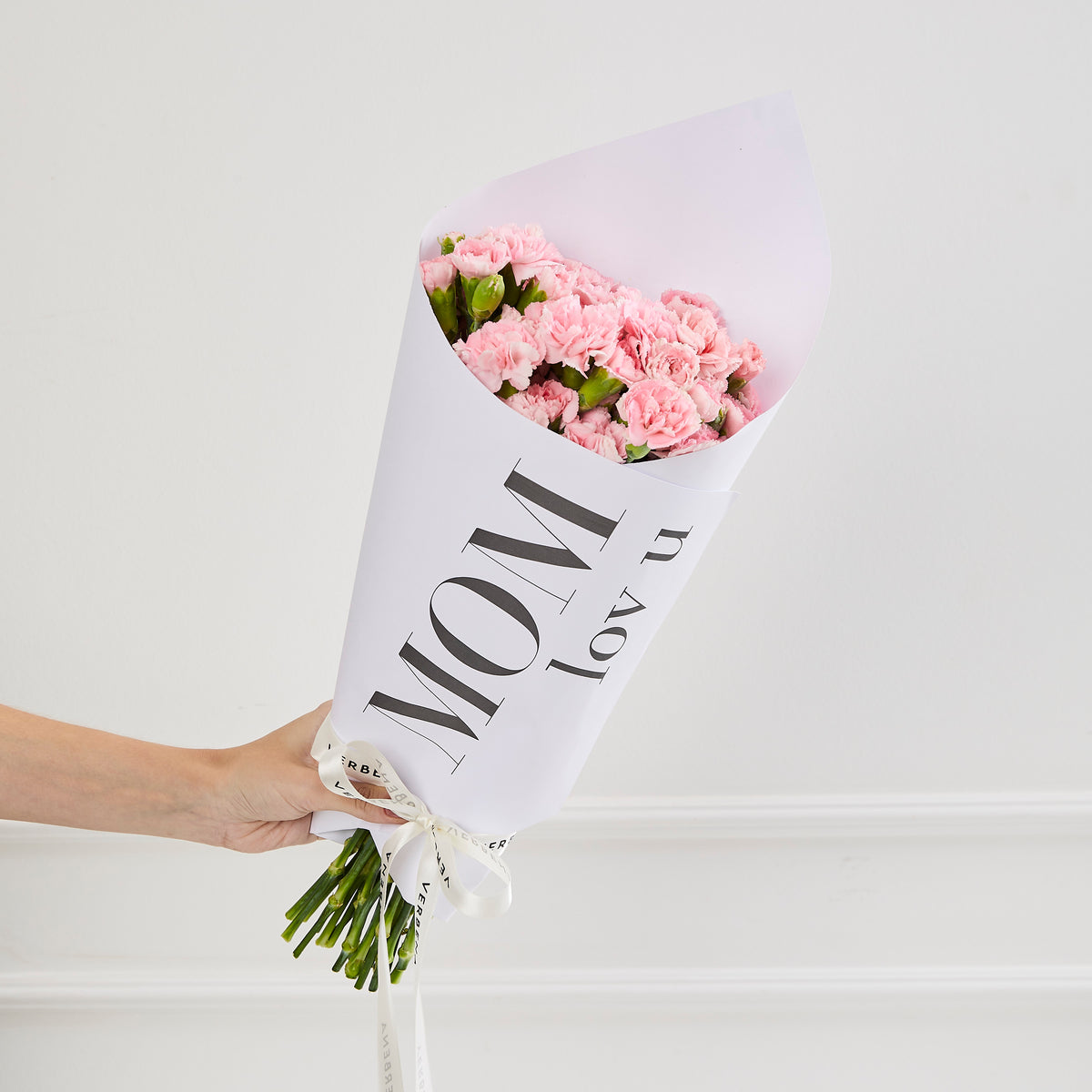BOUQUET MOM LOV U COM CRAVINAS – Verbena Flores