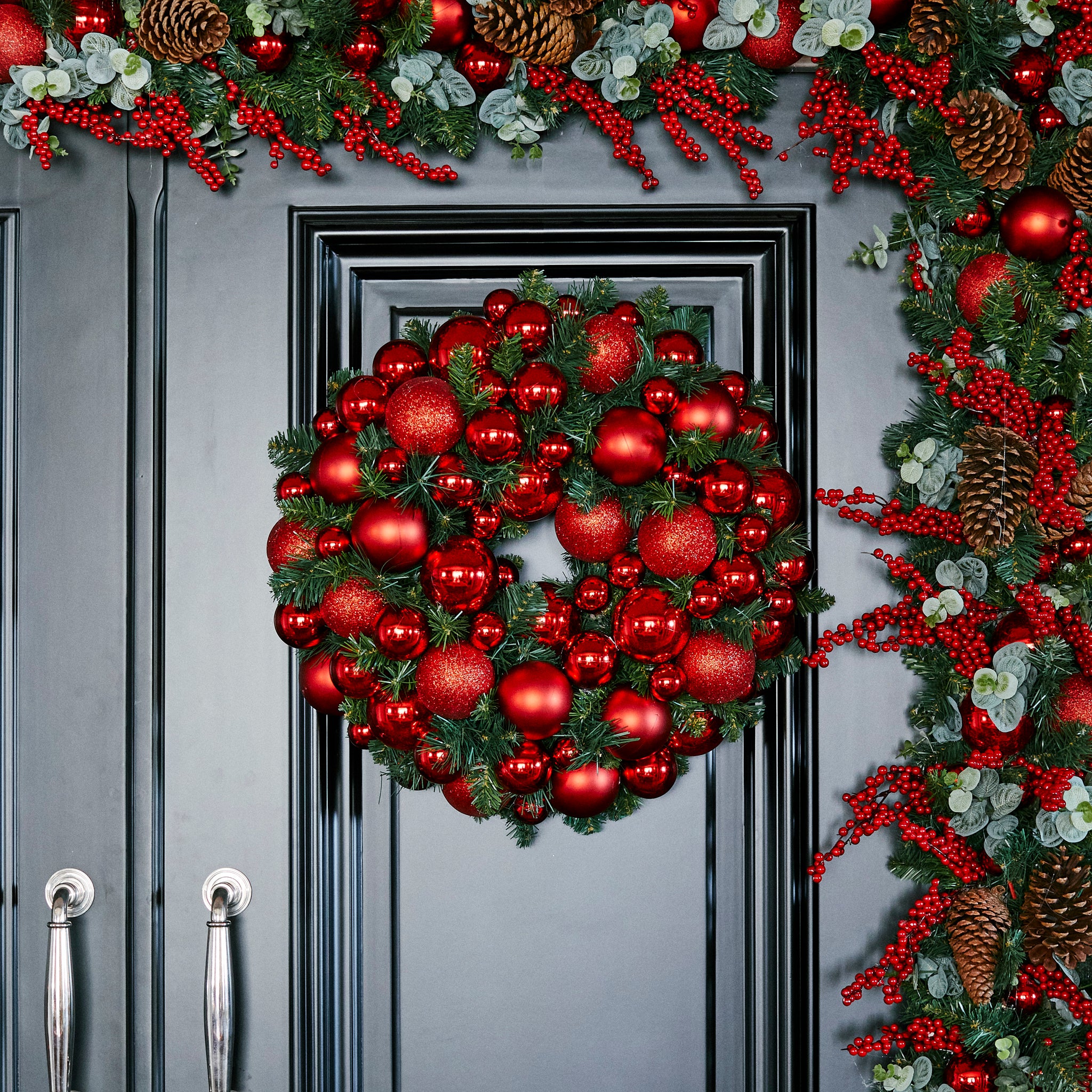 LARGE SILVER BALL GARLAND