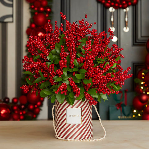 HAT BOX CLASSIC CHRISTMAS COM FOLHAGENS DE RUSCUS E GALHOS