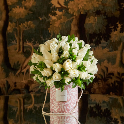 EULALIA HAT BOX COM 80 ROSAS BRANCAS