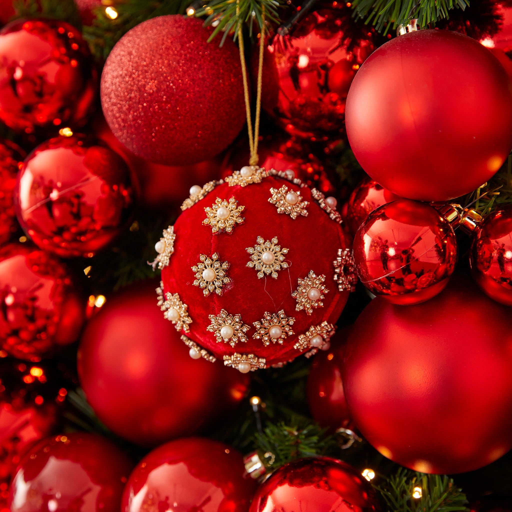 BOLA RED GRACE COM PÉROLAS