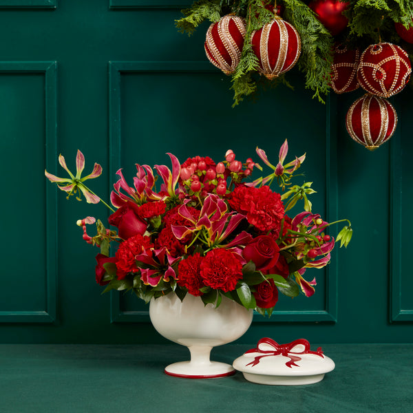 BOWL NUTCRACKER WITH CHRISTMAS BALLS