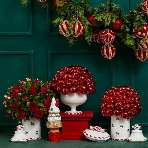 BOWL NUTCRACKER WITH CHRISTMAS BALLS