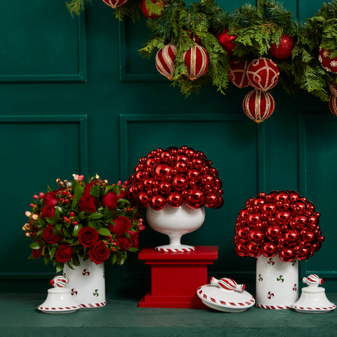 BOWL NUTCRACKER WITH CHRISTMAS BALLS