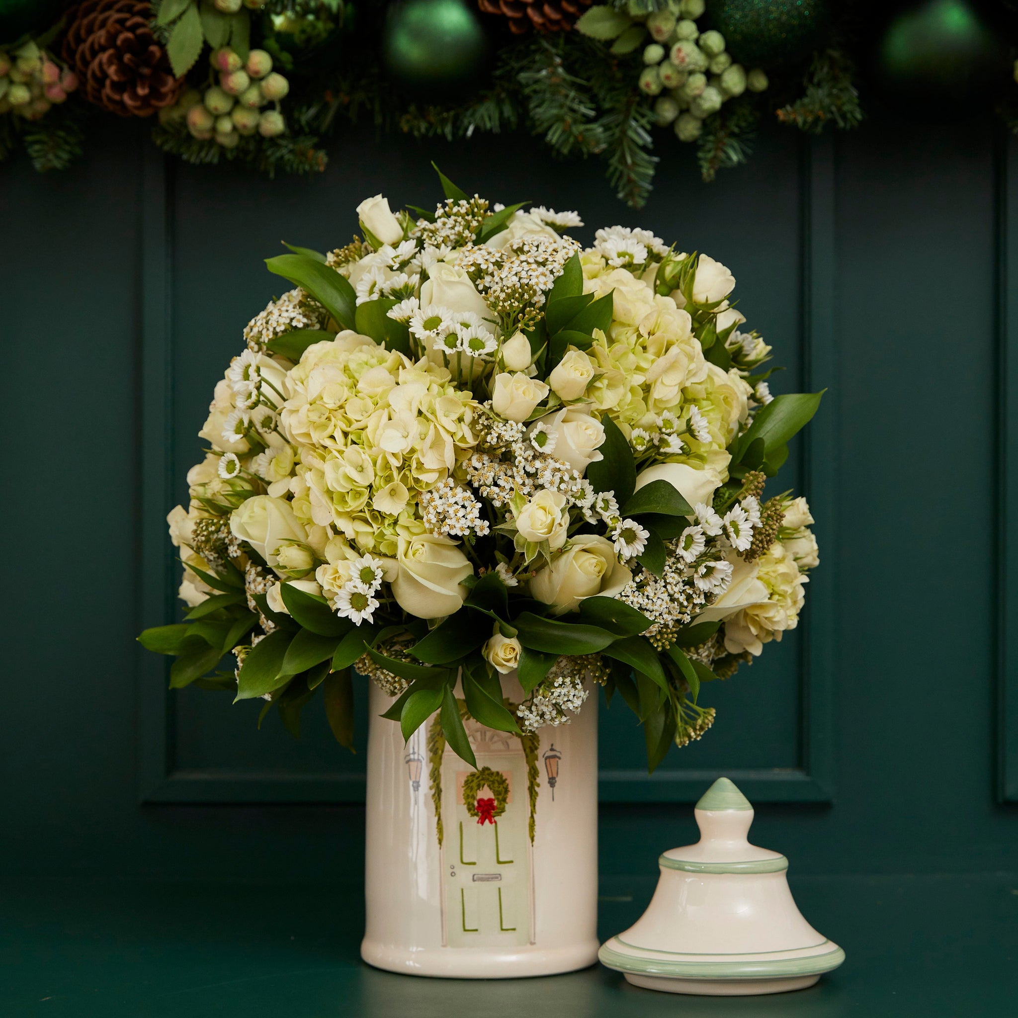 BOWL GREEN DOOR COM FLORES BRANCAS