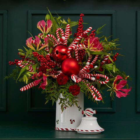 BOWL NUTCRACKER WITH CHRISTMAS BALLS