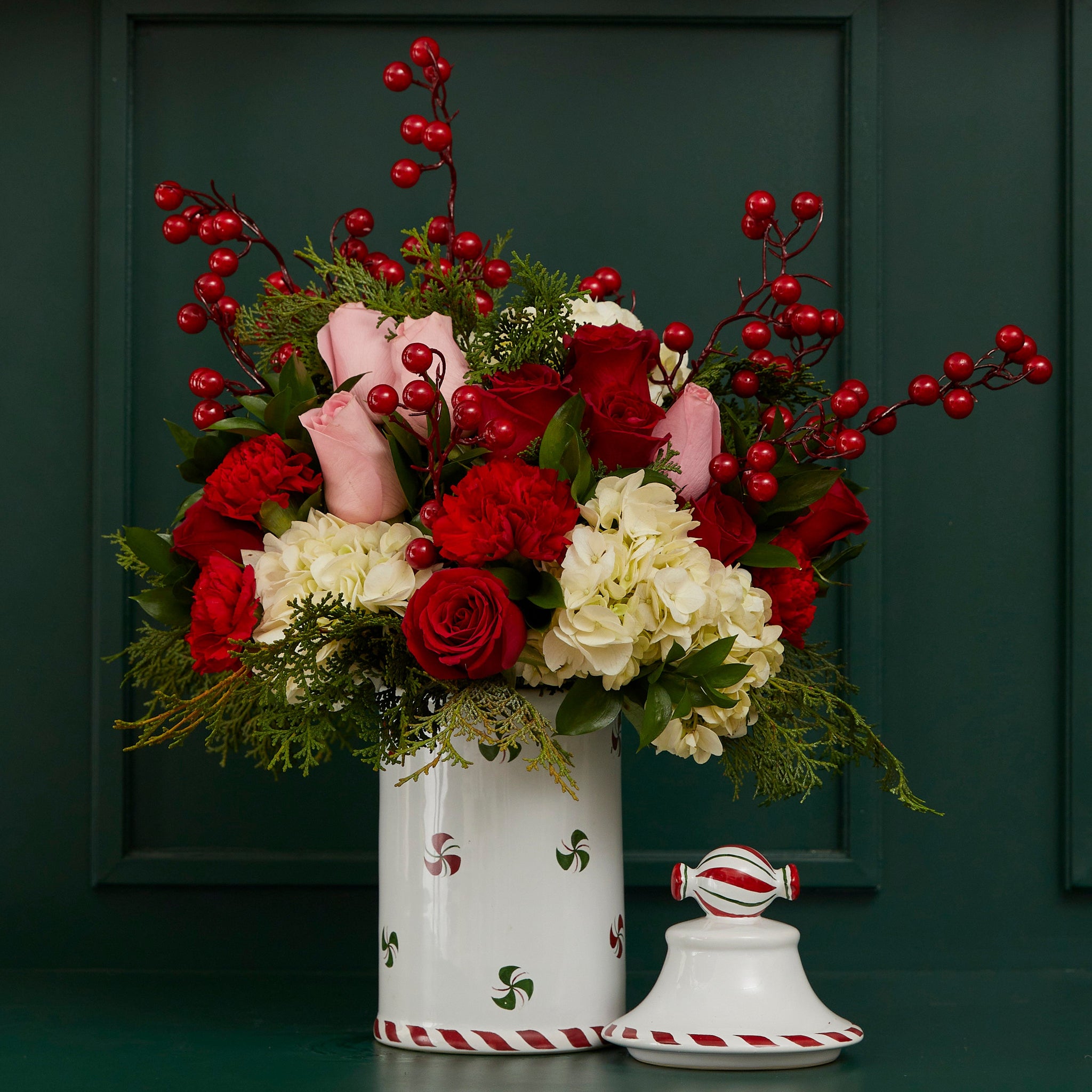 BOWL NUTCRACKER WITH CHRISTMAS BALLS