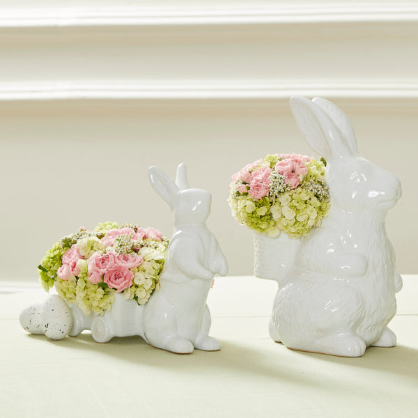 PETER E OLIVIA RABBIT COM FLORES COR DE ROSA