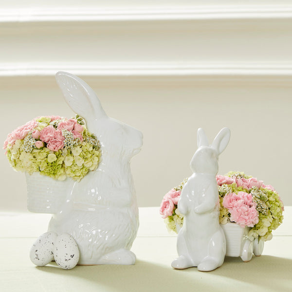 PETER E OLIVIA RABBIT COM FLORES COR DE ROSA