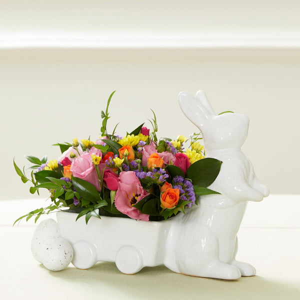 PETER RABBIT E CARRINHO COM FLORES COLORIDAS