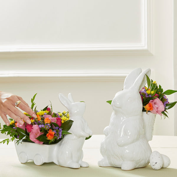 PETER E OLIVIA RABBIT COM FLORES COLORIDAS