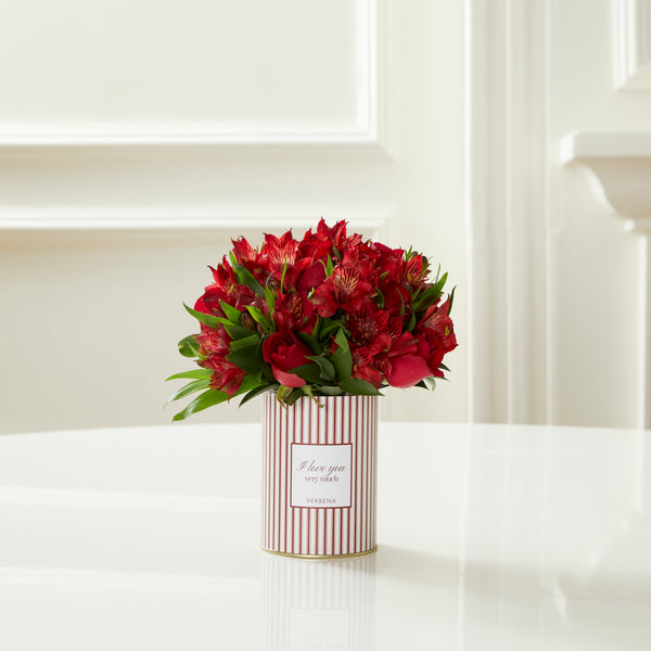 LATA MON AMOUR COM ROSAS E ALSTROEMERIAS VERMELHAS