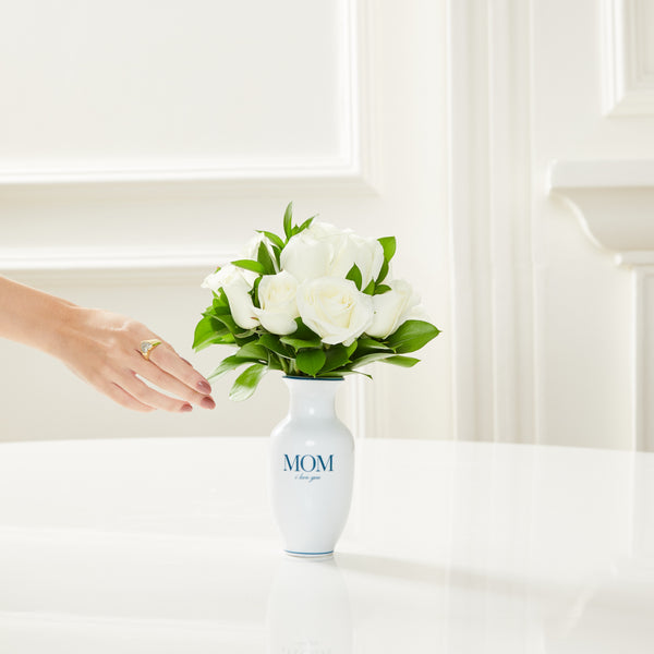 VASO PORCELANA MOM COM ROSAS BRANCAS