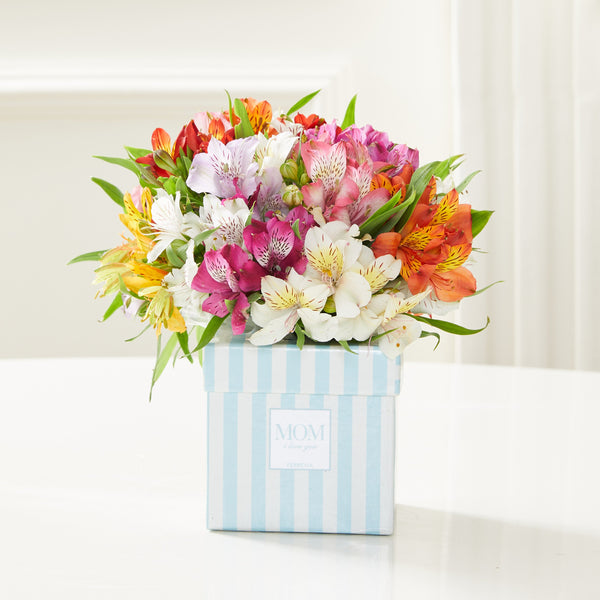 CAIXA MOM I LOVE YOU COM ALSTROEMERIAS COLORIDAS E PALHA ITALIANA