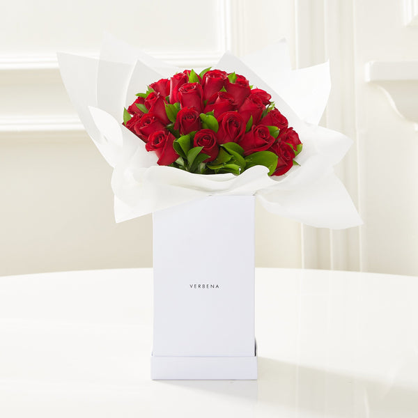 WHITE BOX COM ROSAS VERMELHAS