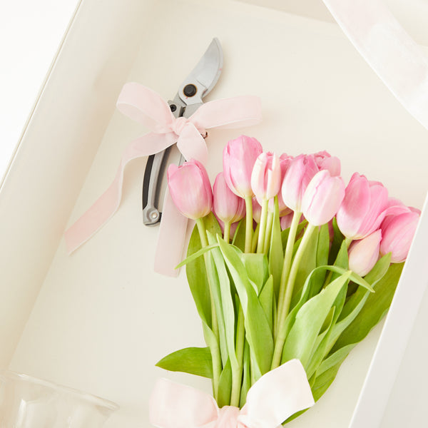 THE FLORIST PINK BOX COM TULIPAS COR DE ROSA