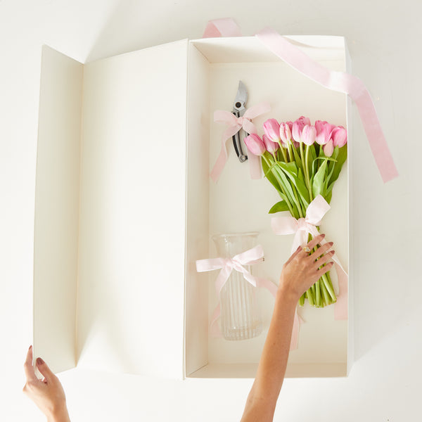 THE FLORIST PINK BOX COM TULIPAS COR DE ROSA