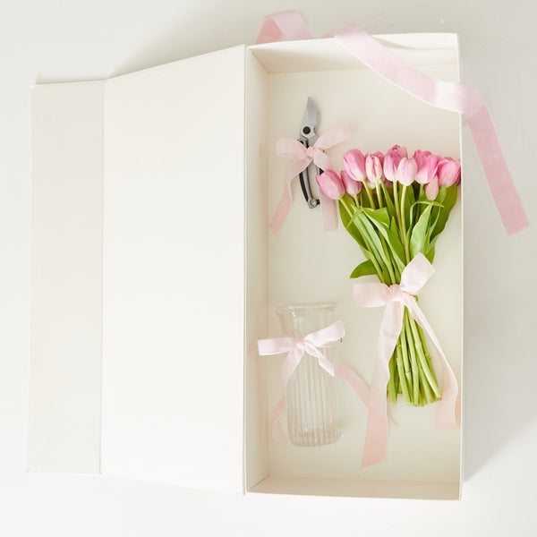 THE FLORIST PINK BOX COM TULIPAS COR DE ROSA