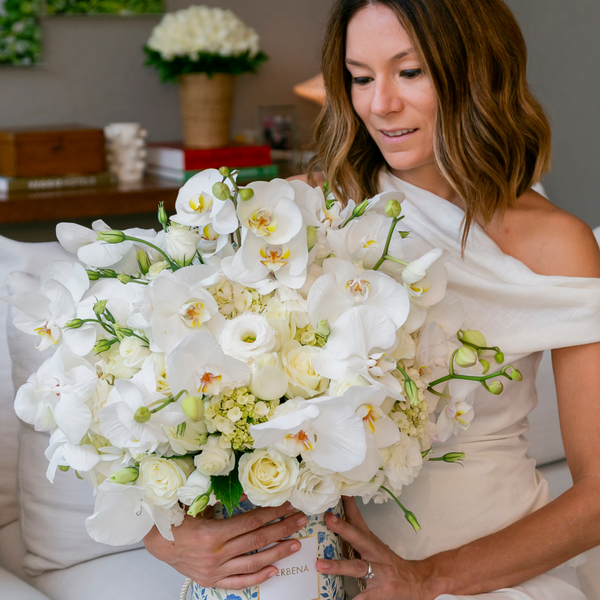 ROSALIE HAT BOX COM ROSAS E ORQUIDEAS