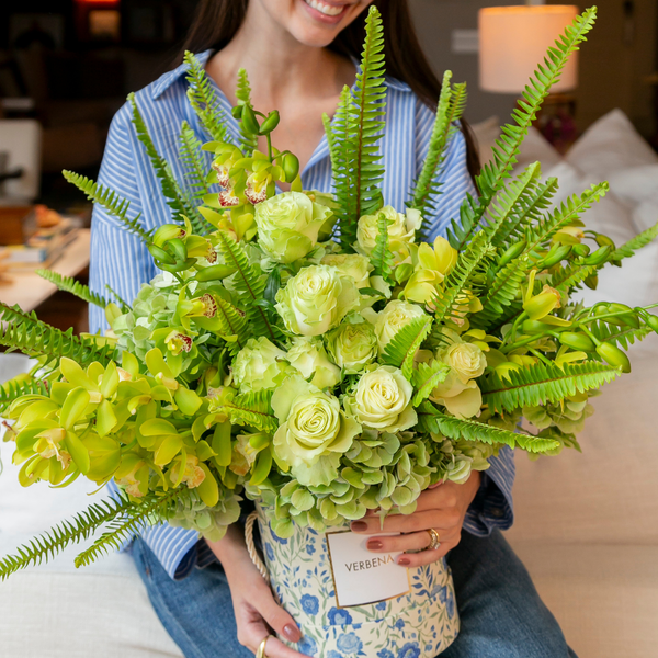 ROSALIE HAT BOX COM MIX DE FLORES VERDES