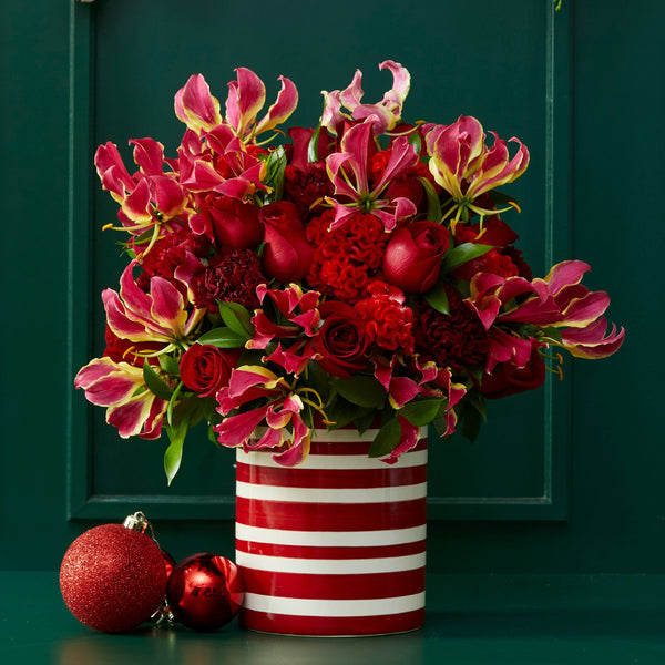 VASO RED STRIPES COM CELOSIAS, ROSAS, CRAVOS E GLORIOSAS