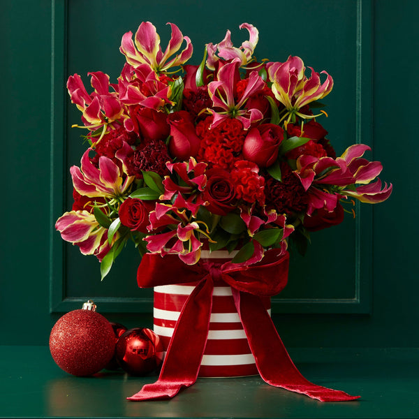 VASO RED STRIPES COM CELOSIAS, ROSAS, CRAVOS E GLORIOSAS