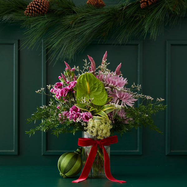 VASO VERBIER CHRISTMAS COM ANTURIOS VERDES E FLORES LILAS