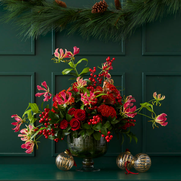VASO BRUGES COM CELOSIAS, GLORIOSAS, ROSAS E BERRIES