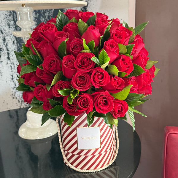 VÊNUS HAT BOX COM 100 ROSAS VERMELHAS