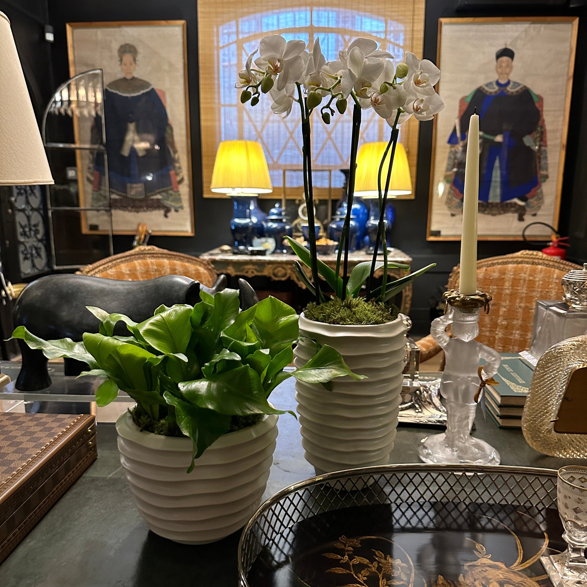 MATILDE VASE WITH WHITE ROSES