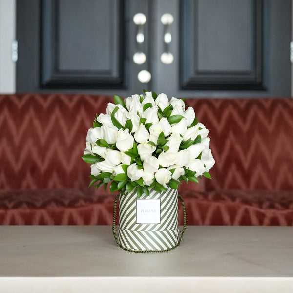 HAMPTON BOX COM 80 ROSAS BRANCAS