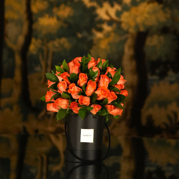 BLACK MEDIUM BOX COM 50 ROSAS ALARANJADAS