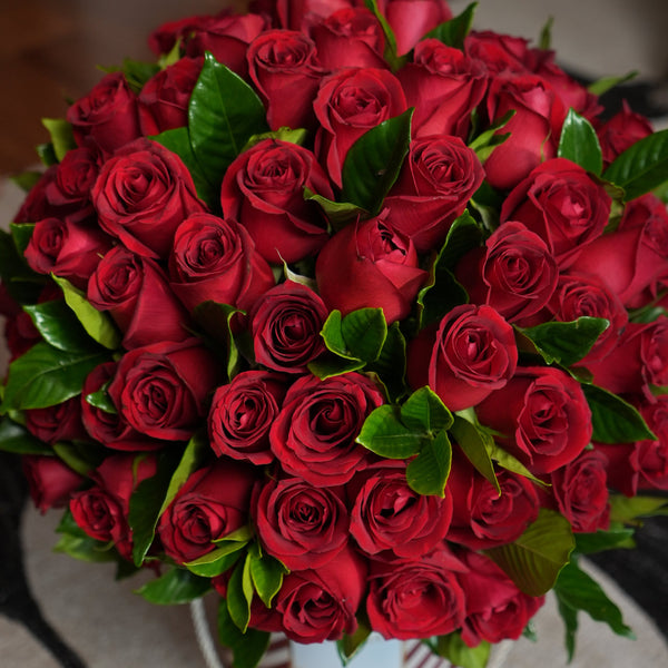 VÊNUS HAT BOX COM 100 ROSAS VERMELHAS