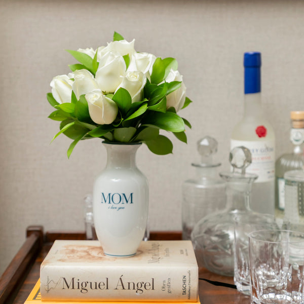 VASO PORCELANA MOM COM ROSAS BRANCAS