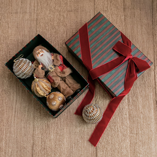 CAIXA COM 3 BOLAS GOLDEN GRACE E PAPAI NOEL
