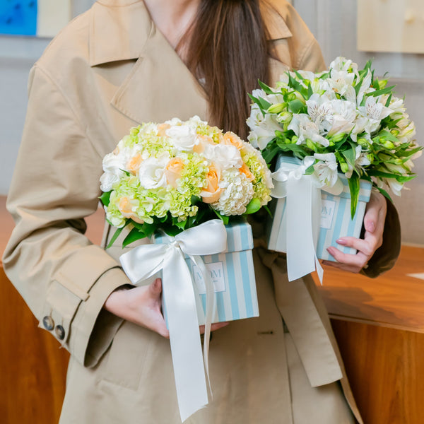 DUAS CAIXA MOM I LOVE YOU COM FLORES CHÁ E BRANCAS