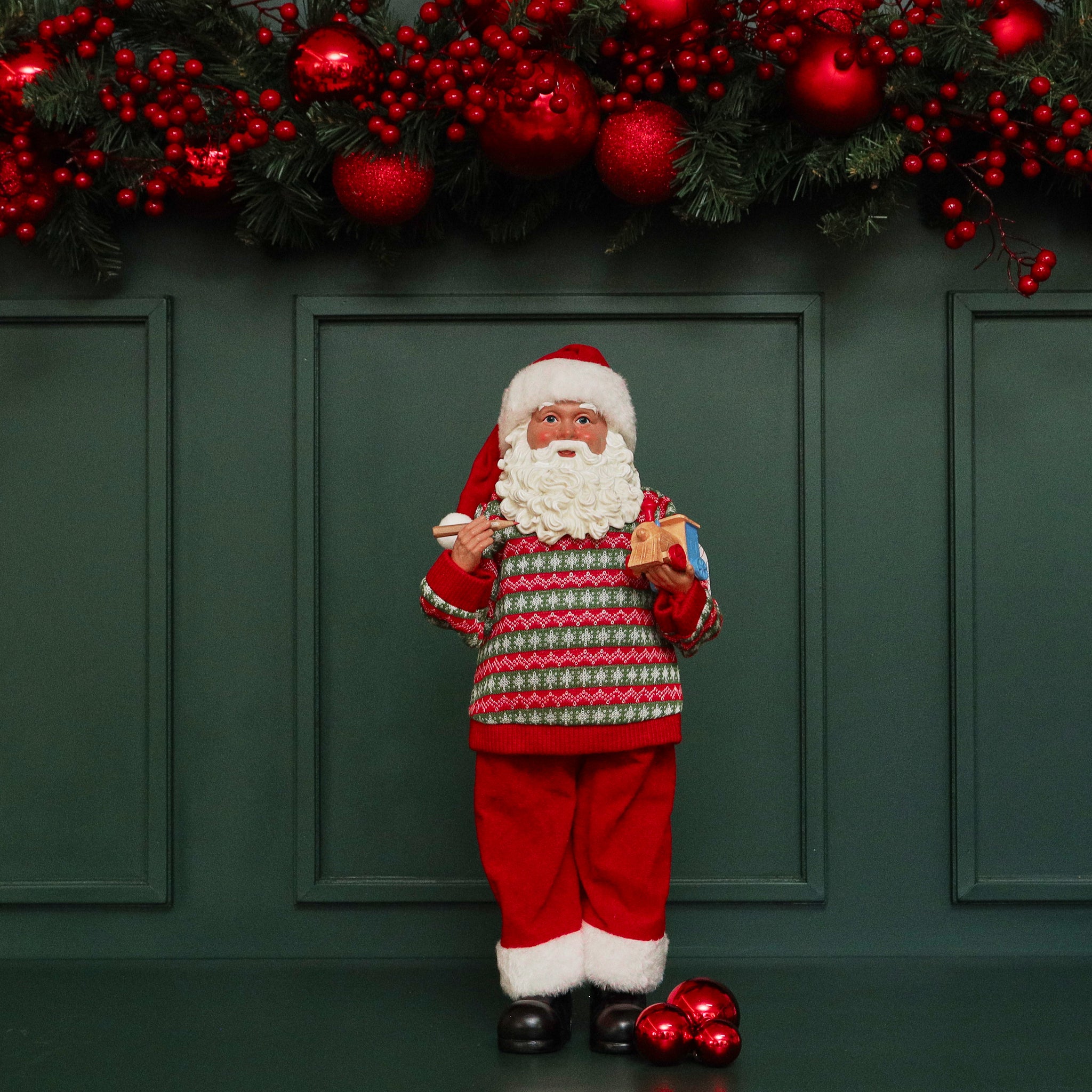 SANTA CLAUS WITH GARLANDS
