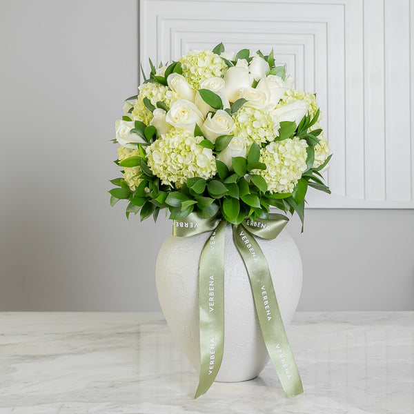 VASO MATILDE COM ROSAS E HORTÊNSIAS