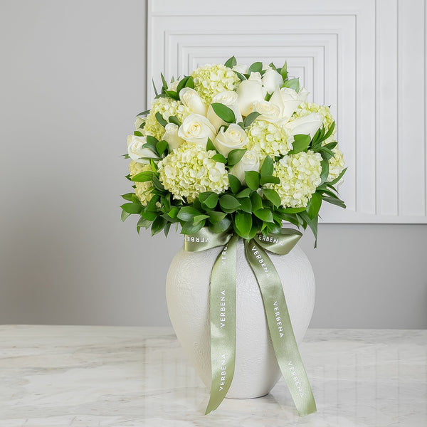 VASO MATILDE COM ROSAS E HORTÊNSIAS