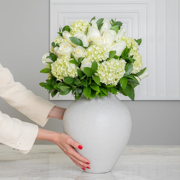 VASO MATILDE COM ROSAS E HORTÊNSIAS