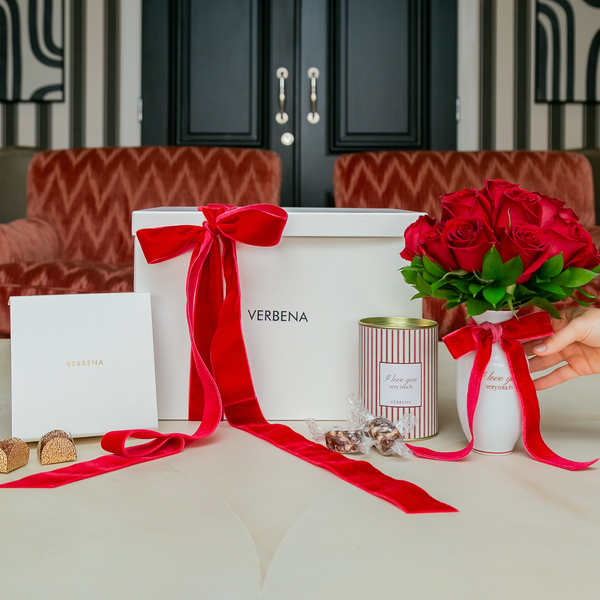 KIT MON AMOUR COM VASO PORCELANA E DOCES