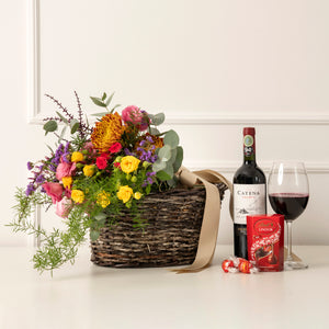 cesta-vinho-flores-bouquet-chocolate-presente