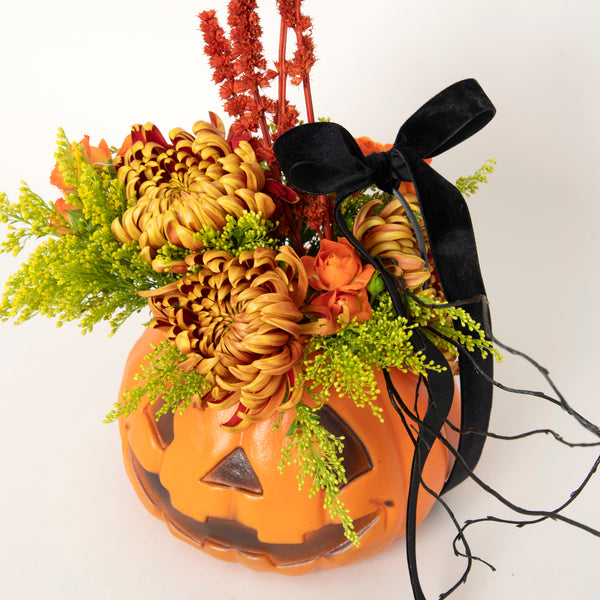 SPOOKY PUMPKIN AND FLOWERS